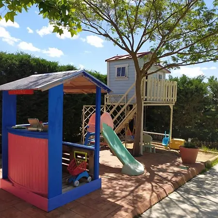 Refugio Con Casitas Infantiles * Zamora