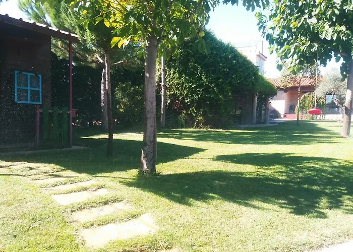 Refugio Con Casitas Infantiles * Самора